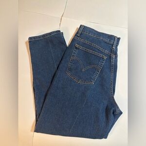 Levi’s 512 Women’s 14 Short; Classic Slim Tapered Dark Wash Jeans